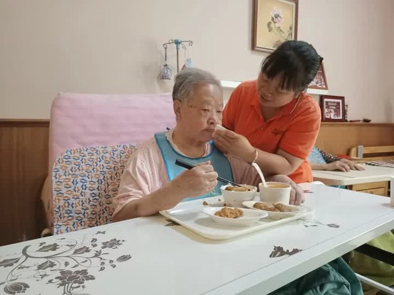 深度剖析理发店与在家自行剪发染发的优劣